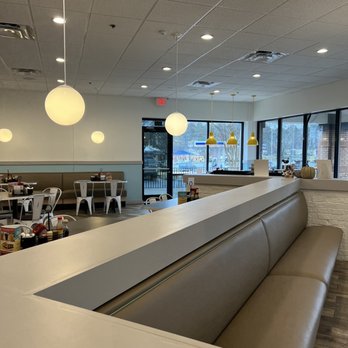 Eggs Up Grill - the interior of a restaurant - Breakfast & Brunch Near Me - Milton, Georgia