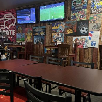 TailGate Brewery Music Row - Inside the Bar - Pizza Near Me - Nashville, Tennessee TailGate Brewery Music Row - Inside the Bar - Pizza Near Me - Nashville, Tennessee