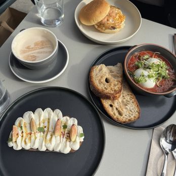 In Common NYC - Whipped Ricotta Toast Shakshuka Toast Breakfast sandwich - Cafes Near Me - New York, New York In Common NYC - Whipped Ricotta Toast Shakshuka Toast Breakfast sandwich - Cafes Near Me - New York, New York