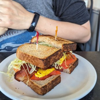 Louie's Diner - BLT breakfast sandwich - Breakfast & Brunch Near Me - Milton, Ontario