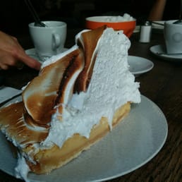 Lemon pie, 7.50€ - hard to finish because of the size, hard to digest because of the sugar Lemon pie, 7.50€ - hard to finish because of the size, hard to digest because of the sugar