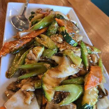 Golden Dragon - Vegetable chicken - Chinese Near Me - Elk Grove, California
