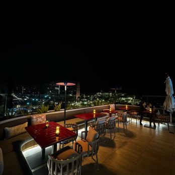 Dive - Outdoor patio - Cocktail Bars Near Me - Coronado, California Dive - Outdoor patio - Cocktail Bars Near Me - Coronado, California