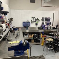 JBs Power Centre Ltd Calgary - JBs engine assembly "clean & temperature control room "