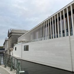 James-Simon-Galerie - Side of the building
