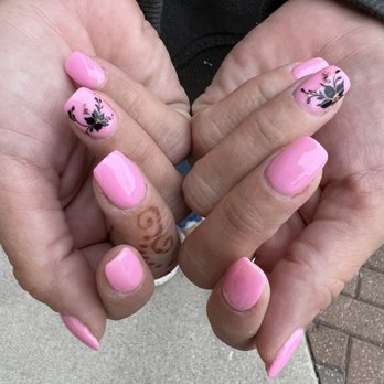 M Vince Nail Spa - Dip powder on natural nails with a FREEHANDED design by Brian - Nail Salons Near Me - Omaha, Nebraska M Vince Nail Spa - Dip powder on natural nails with a FREEHANDED design by Brian - Nail Salons Near Me - Omaha, Nebraska