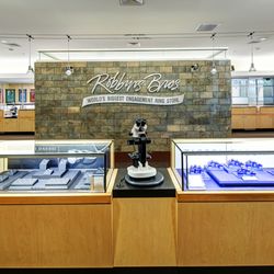 Robbins Brothers Fine Jewelers - Front entrance of the store