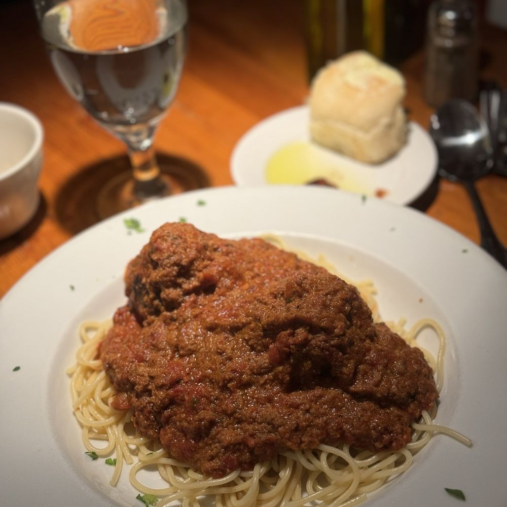 Café Trastevere - Spaghetti Alla Bolognese - Italian Near Me - Orlando, Florida Café Trastevere - Spaghetti Alla Bolognese - Italian Near Me - Orlando, Florida