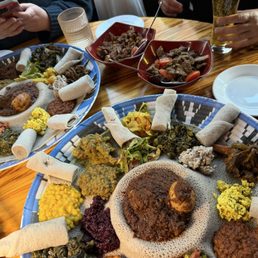 Veggie and meat Sampler with lamb and beef in separate bowls