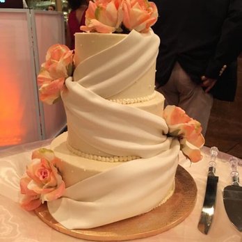 Cake Among Us - Wedding cake - Desserts Near Me - Rancho Cucamonga, California