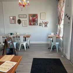 Whimzical Cafe - Dining room
