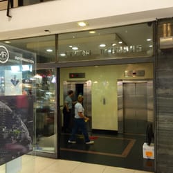 UltraViajes - Entrada al edificio donde se encuentra Ultra Viajes, en el piso 13, Oficina 6.