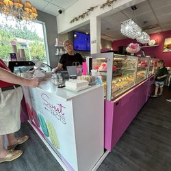 Le Macaron French Pastries