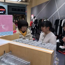 ディズニーストア 心斎橋店 30 Photos Toy Stores 中央区心斎橋筋 2 1 23 大阪市 大阪府 Japan Phone Number Yelp