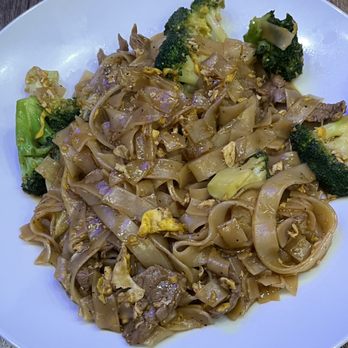 Jasmine Thai Kitchen - Pad See Ew Beef - Thai Near Me - Mount Pleasant, South Carolina
