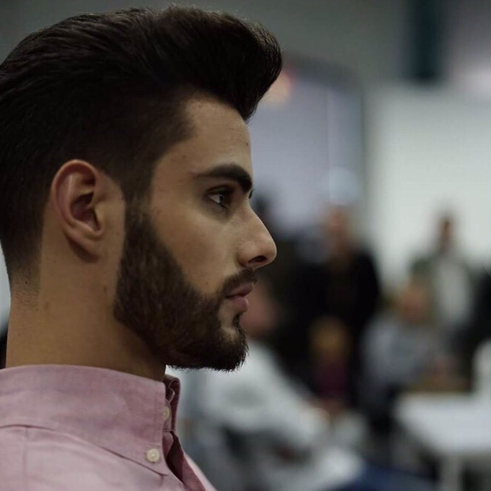 Barba cortada na barbearia. Barbeiro Cortando Barba de Homem Com Tesoura,  Fazendo Corte de Cabelo. Alta Resolução foto – Imagem sobre Autocuidado na  Unsplash, image size:1000x1000