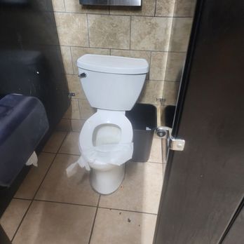 Shell - Dirty women's bathroom. - Gas Stations Near Me - Yermo, California
