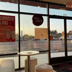 Smoothie King - Nice windows