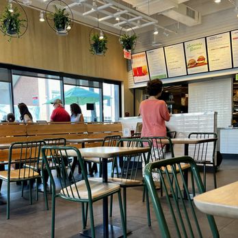 Shake Shack Beverly Hills - Burgers Near Me - Beverly Hills, California Shake Shack Beverly Hills - Burgers Near Me - Beverly Hills, California