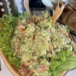 La Botana - Guacamole & chips.