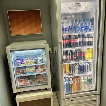 Holiday Inn Express - Snacks & drinks - Hotels Near Me - Greensboro, North Carolina Holiday Inn Express - Snacks & drinks - Hotels Near Me - Greensboro, North Carolina