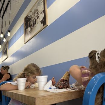 Abbotts Frozen Custard - Ice Cream & Frozen Yogurt Near Me - Coconut Creek, Florida