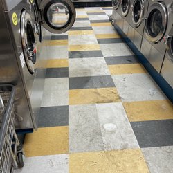 Roy's Wash and Dry - Nasty place to wash your clothes