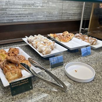 Escape Lounge - Breakfast pastries - Airport Lounges Near Me - Portland, Oregon