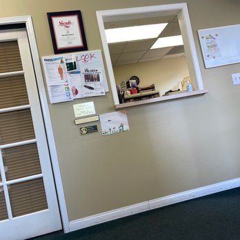 Dunn Family Chiropractic - Front desk - Chiropractors Near Me - Long Beach, California Dunn Family Chiropractic - Front desk - Chiropractors Near Me - Long Beach, California
