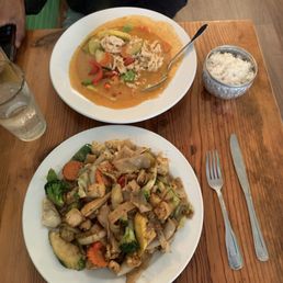 Drunken noodles and Panang curry