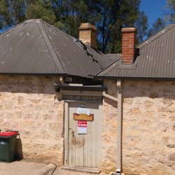 Overland Corner Hotel - Entrance