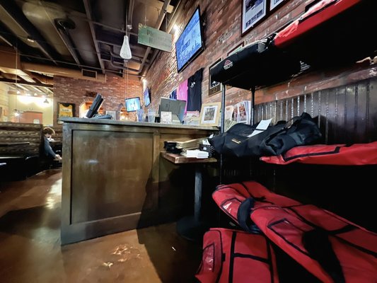 Selma's Chicago Pizzeria & Tap Room by null