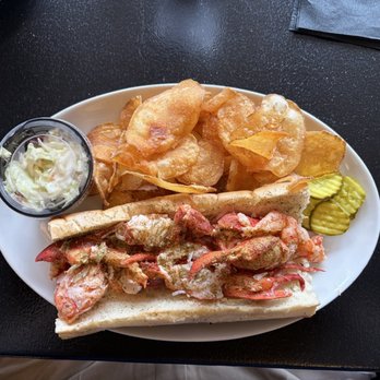 Linda Bean's Maine Kitchen - Lobster Roll - Seafood Near Me - Freeport, Maine Linda Bean's Maine Kitchen - Lobster Roll - Seafood Near Me - Freeport, Maine