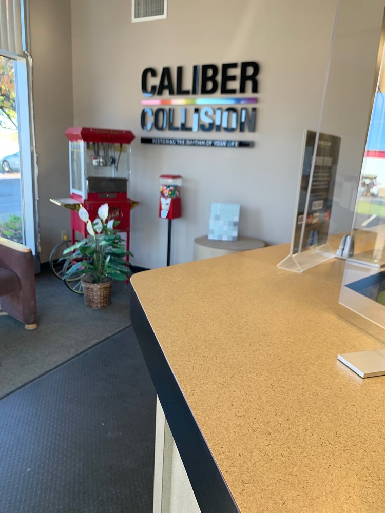CALIBER COLLISION Updated August 2024 16 Photos 55 Vista Pkwy, Avon, Indiana Body Shops