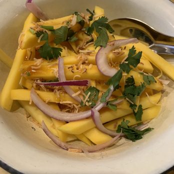 Si Lom Thai Bistro - Mango salad - Thai Near Me - Toronto, Ontario Si Lom Thai Bistro - Mango salad - Thai Near Me - Toronto, Ontario