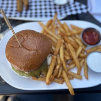 Flat Top Bar and Grill - Santa Fe chicken sandwich - Pubs Near Me - Riverside, California