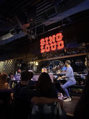 PETE'S DUELING PIANO BAR by null