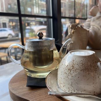 Chiqueolatte - Coffee & Tea Near Me - Chicago, Illinois
