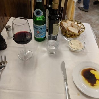 Da Cherubino - House wine with complimentary bread - Italian Near Me - Venezia, VE Da Cherubino - House wine with complimentary bread - Italian Near Me - Venezia, VE