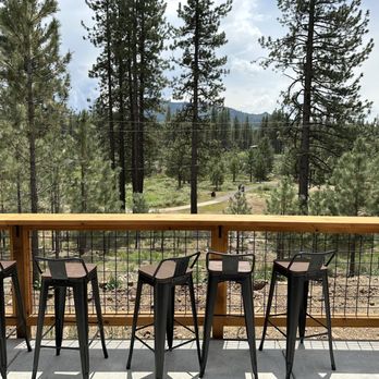 Headwaters Bistro & Deli - Cool patio overseeing disc course and the river walk - Delis Near Me - Portola, California Headwaters Bistro & Deli - Cool patio overseeing disc course and the river walk - Delis Near Me - Portola, California
