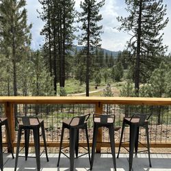 Headwaters Bistro & Deli - Cool patio overseeing disc course and the river walk