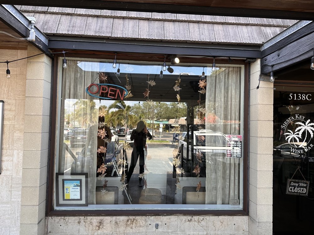 SIESTA KEY WINE BAR Updated September 2024 113 Photos & 58 Reviews