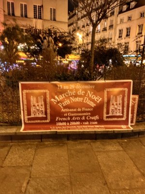 Marché de Noël de Notre-Dame by null