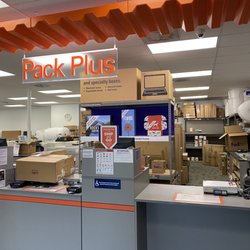 FedEx Office Print & Ship Center - Neat looking and efficient counter.