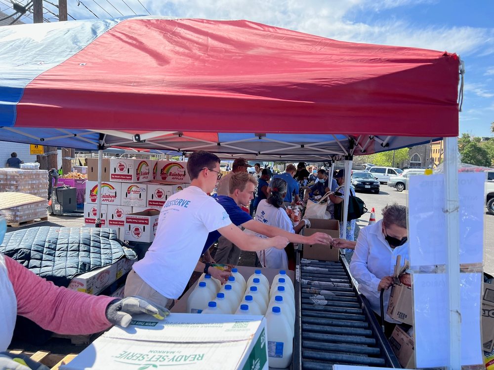 KELLY CENTER FOR HUNGER RELIEF Updated October 2024 915 N Florence