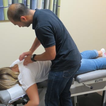 Yonge & Wellness - Dr. Lee treating at Open House - Acupuncture Near Me - Maple, Ontario
