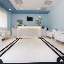 Weston HCG Center - Our Spacious and relaxing Waiting room