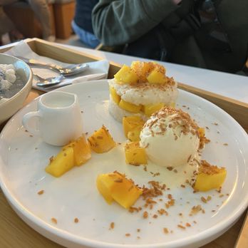 Mango Mango Dessert - A11 Mango Coconut Sticky Rice w. Ice Cream 糯米饭 - Desserts Near Me - Chicago, Illinois