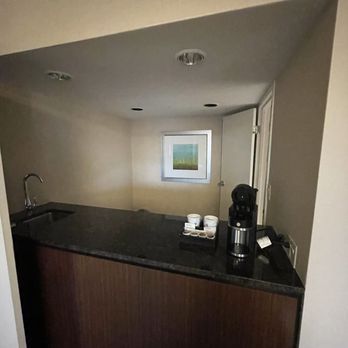 Hyatt Regency Milwaukee - Grand suite wet bar - Hotels Near Me - Milwaukee, Wisconsin