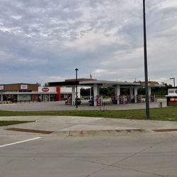 Kum & Go - Overall view facing southeast